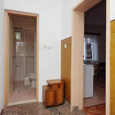 5899c Apartment *