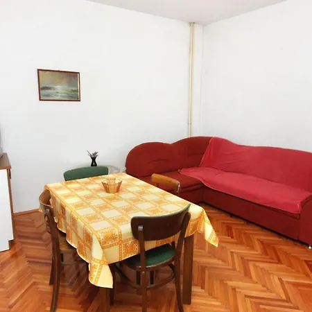 5899c Apartment *